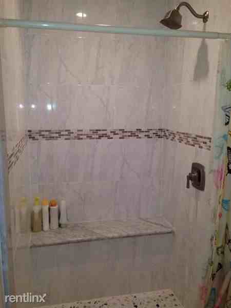 247 Bay Oaks Dr - Photo 2 of 7