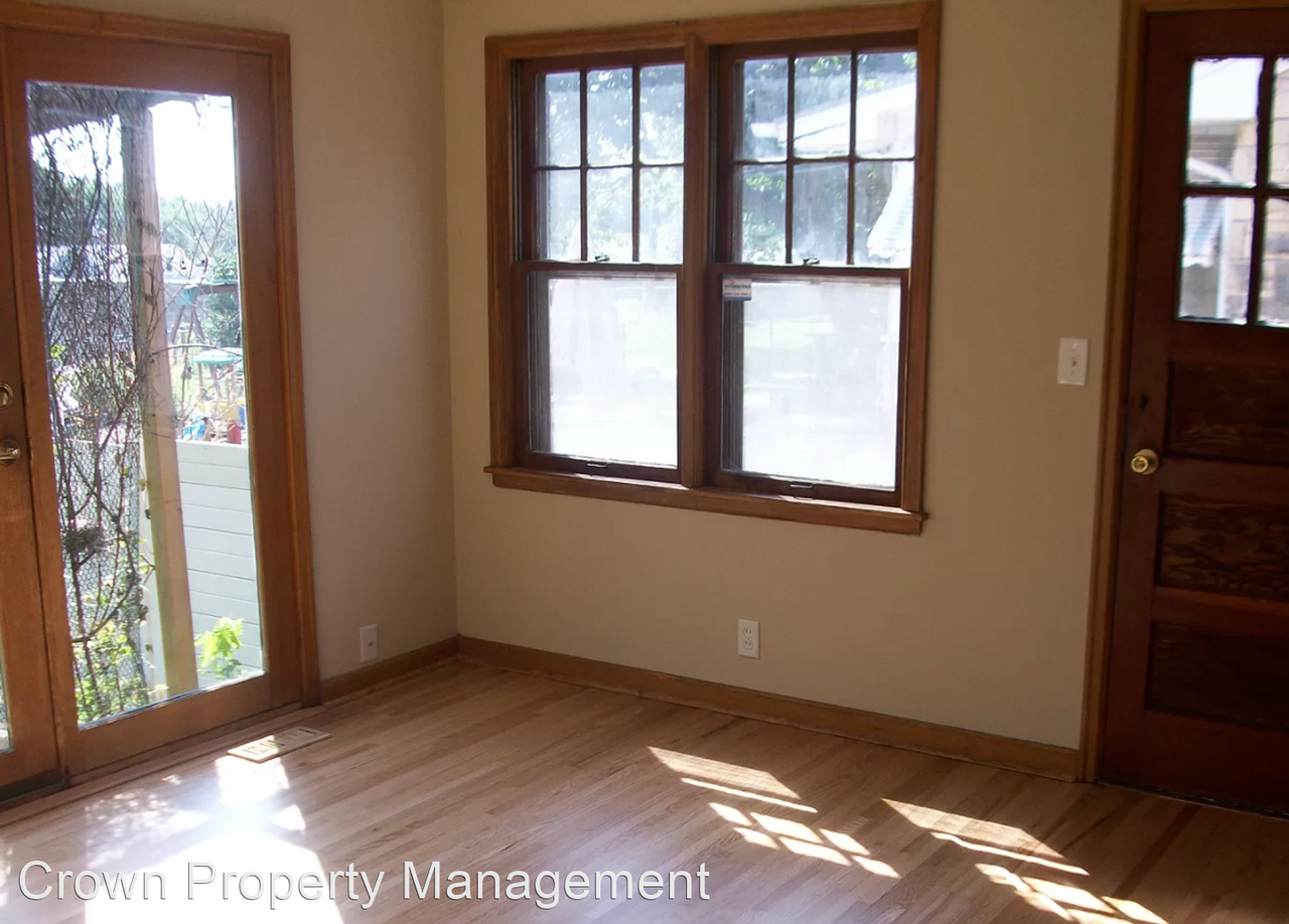 2423 S 14th St - Photo 2 of 8