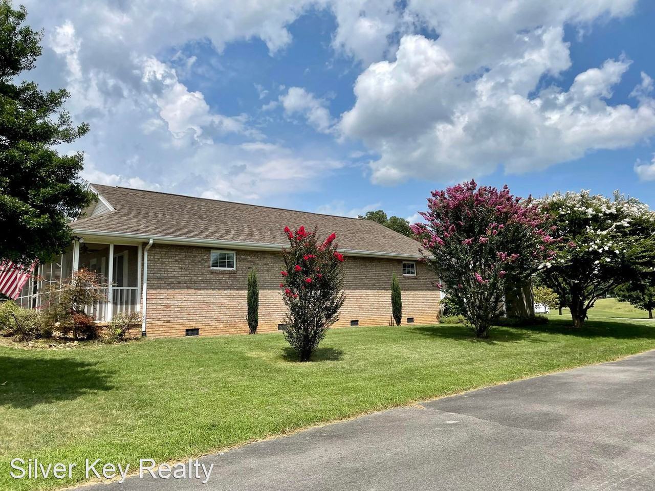 131 Butler Dr - Photo 2 of 22