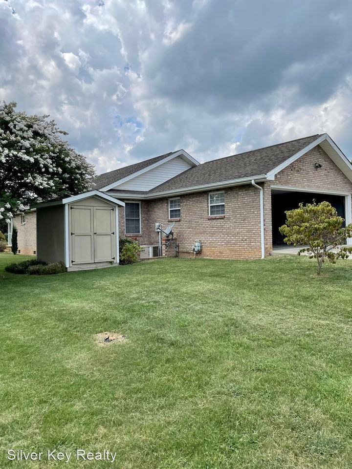 131 Butler Dr - Photo 3 of 22