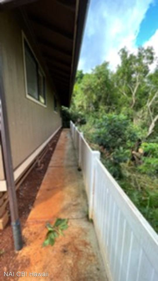 2475 & 2475A Auhuhu St. - Photo 2 of 13