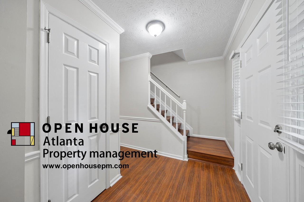 805 Barrington Way - Photo 2 of 14