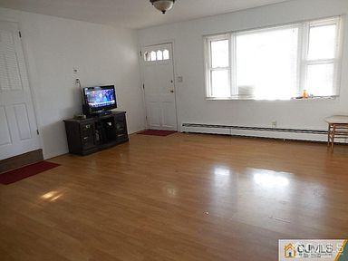 82 Washington Ave - Photo 2 of 7