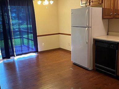 102 Southgate Dr - Photo 3 of 9