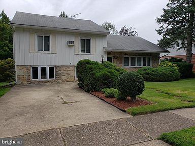 357 Leona Ave - Photo 3 of 17