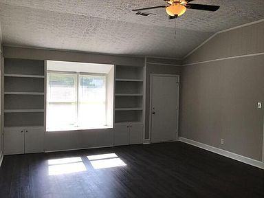 402 Tumbleweed Cir - Photo 3 of 16