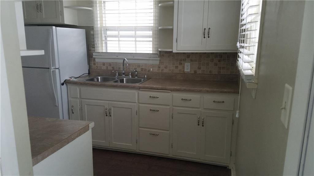 1823 Laurel Ave - Photo 3 of 14