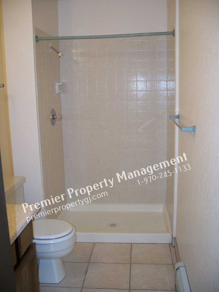 2419 1/2 Hidden Valley Dr #B - Photo 6 of 10