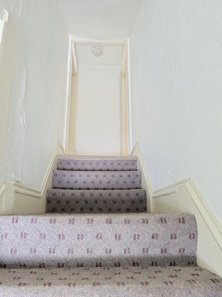 3rd Floor Studio , Walk up - Photo 2 of 20