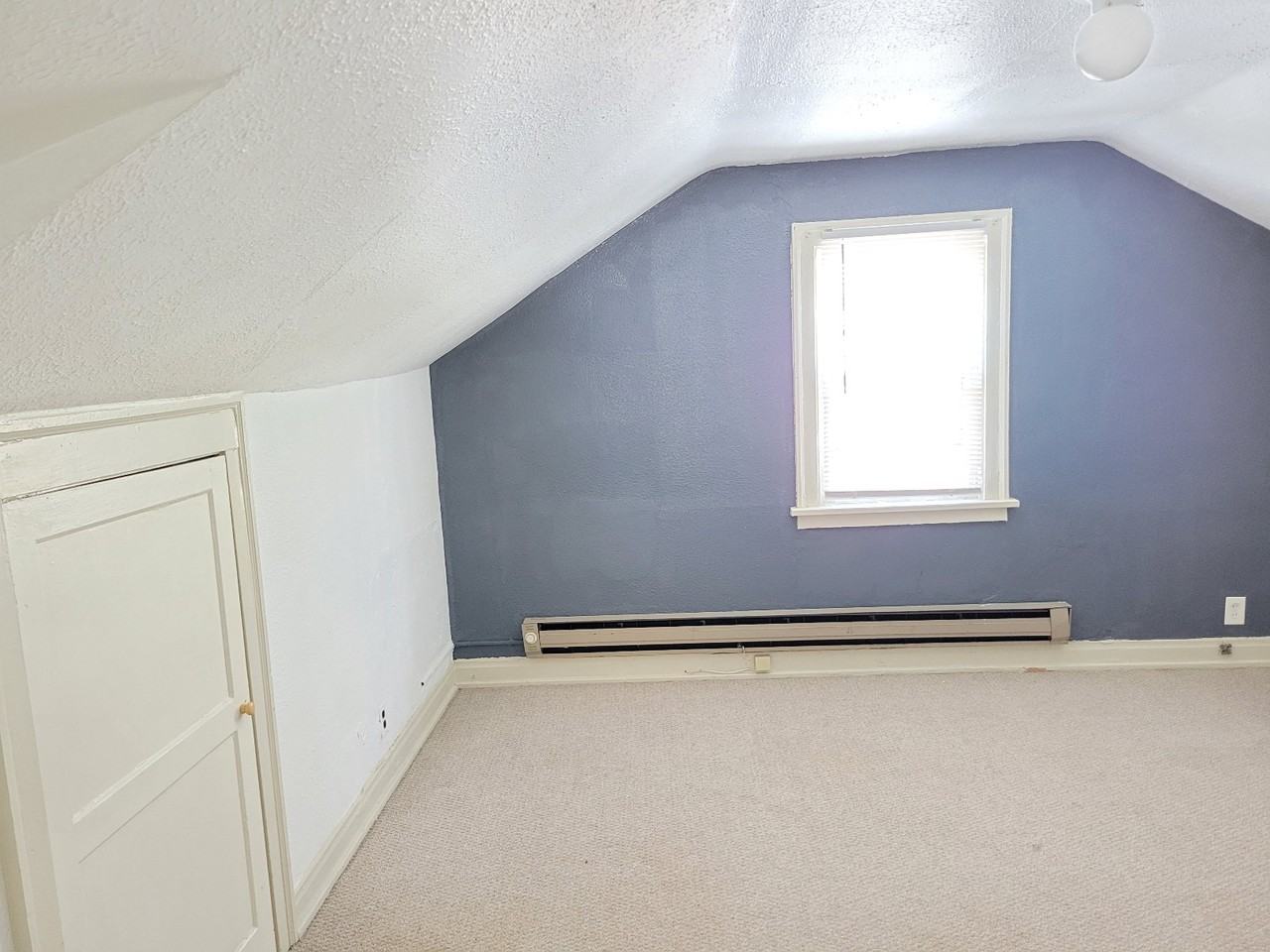 3rd Floor Studio , Walk up - Photo 3 of 20