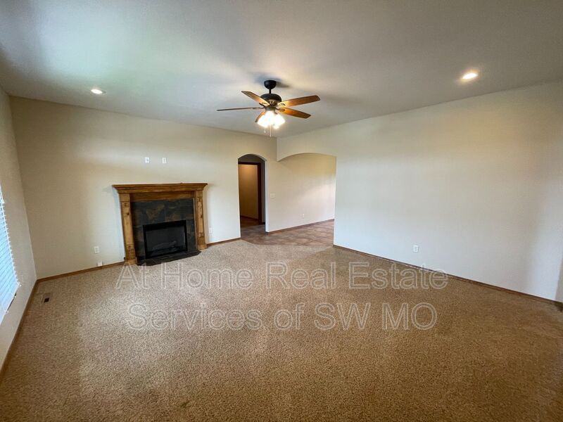 1718 N Chandler Rd - Photo 2 of 16