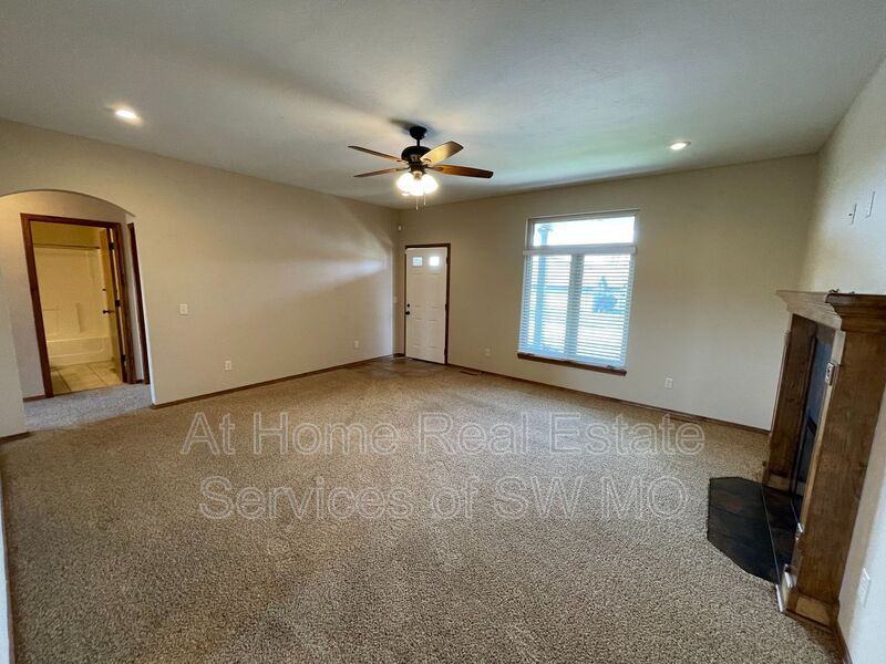 1718 N Chandler Rd - Photo 3 of 16