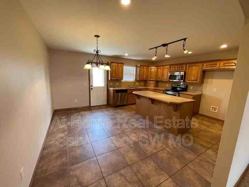 1718 N Chandler Rd - Photo 4 of 16