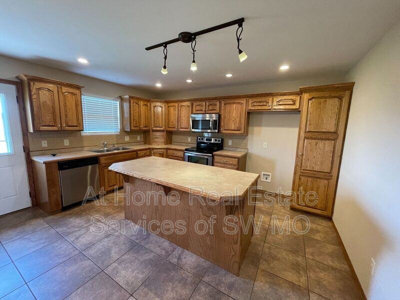 1718 N Chandler Rd - Photo 5 of 16