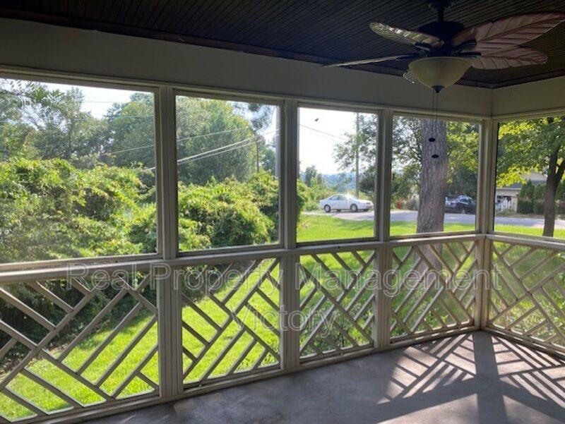 101 Crest Dr - Photo 3 of 14