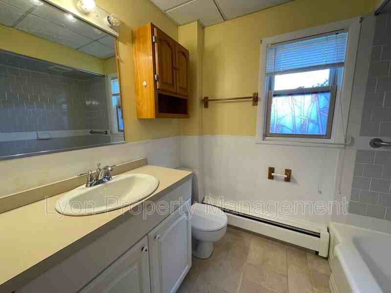 456 Washington Street #2ndFL - Photo 4 of 9