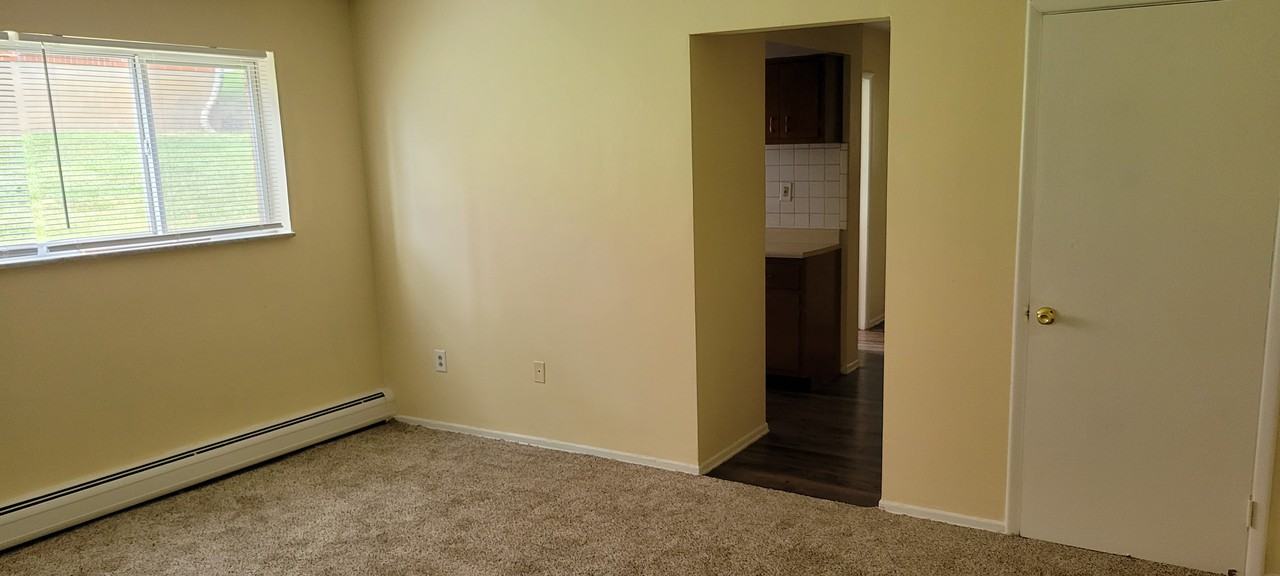 FALCON CREST - Photo 3 of 6