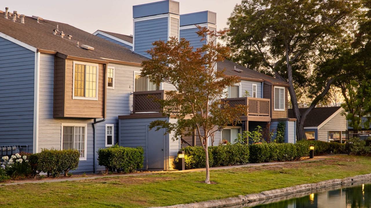 Lantern Cove - Photo 7 of 56