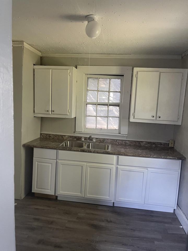 456 North Spring Street #1 - Photo 4 of 8