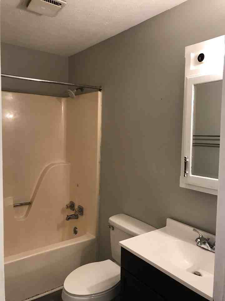 313 Center St #1 - Photo 4 of 31