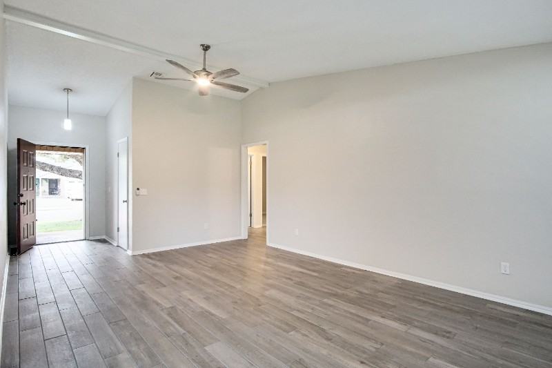 501 Holly Hill Rd - Photo 4 of 17