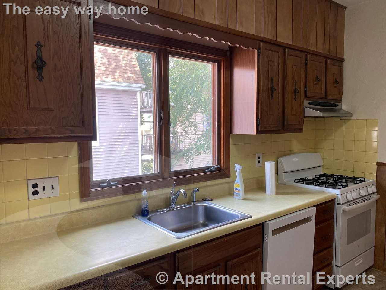 96 Capen St #2 - Photo 2 of 13