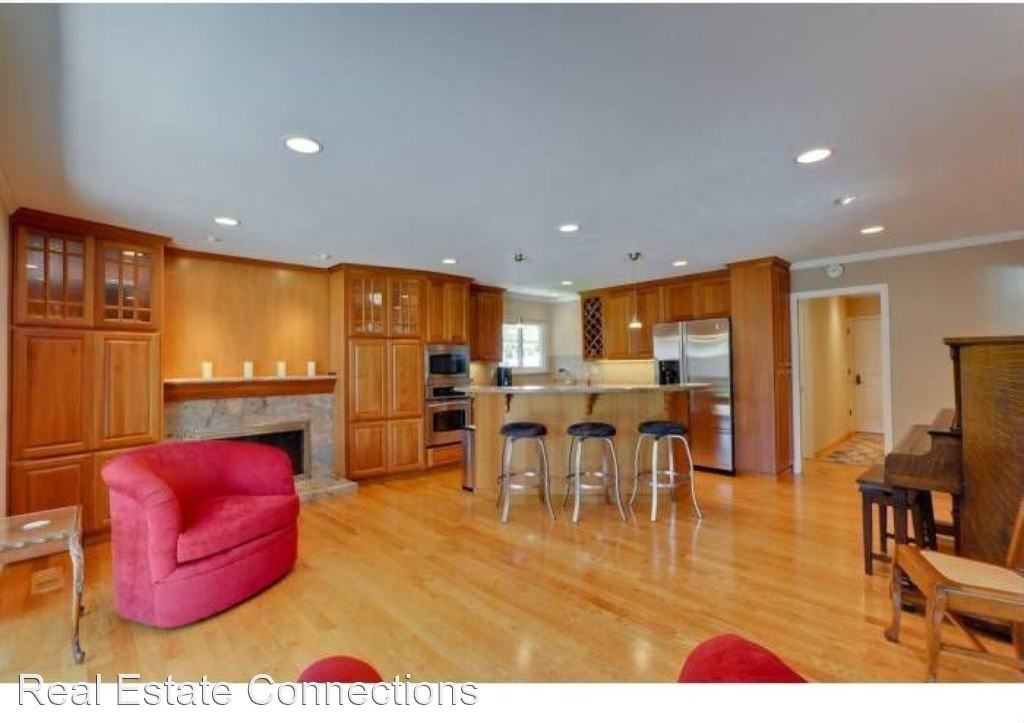 1124 Corvallis Dr - Photo 2 of 8