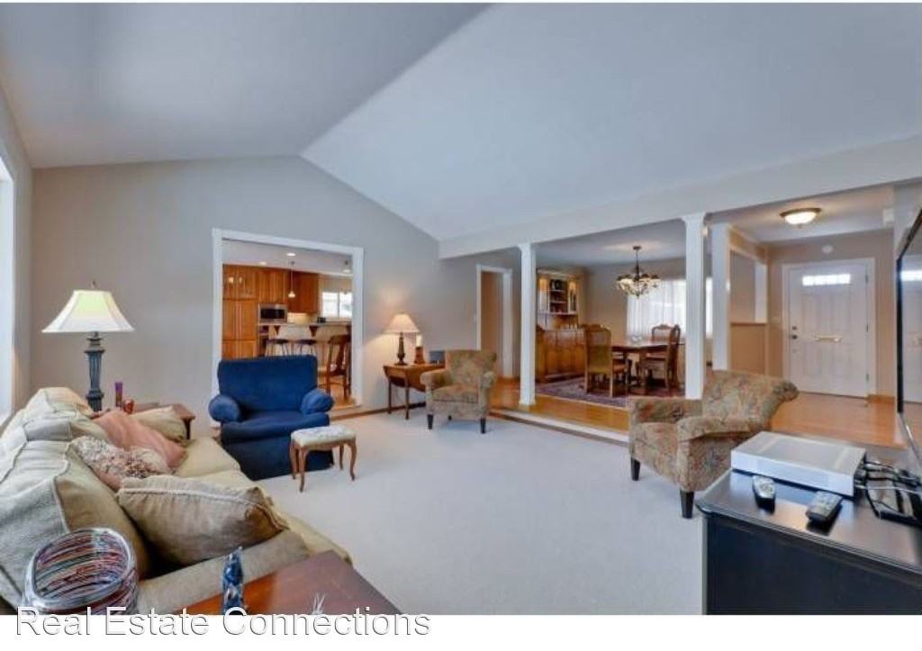 1124 Corvallis Dr - Photo 3 of 8