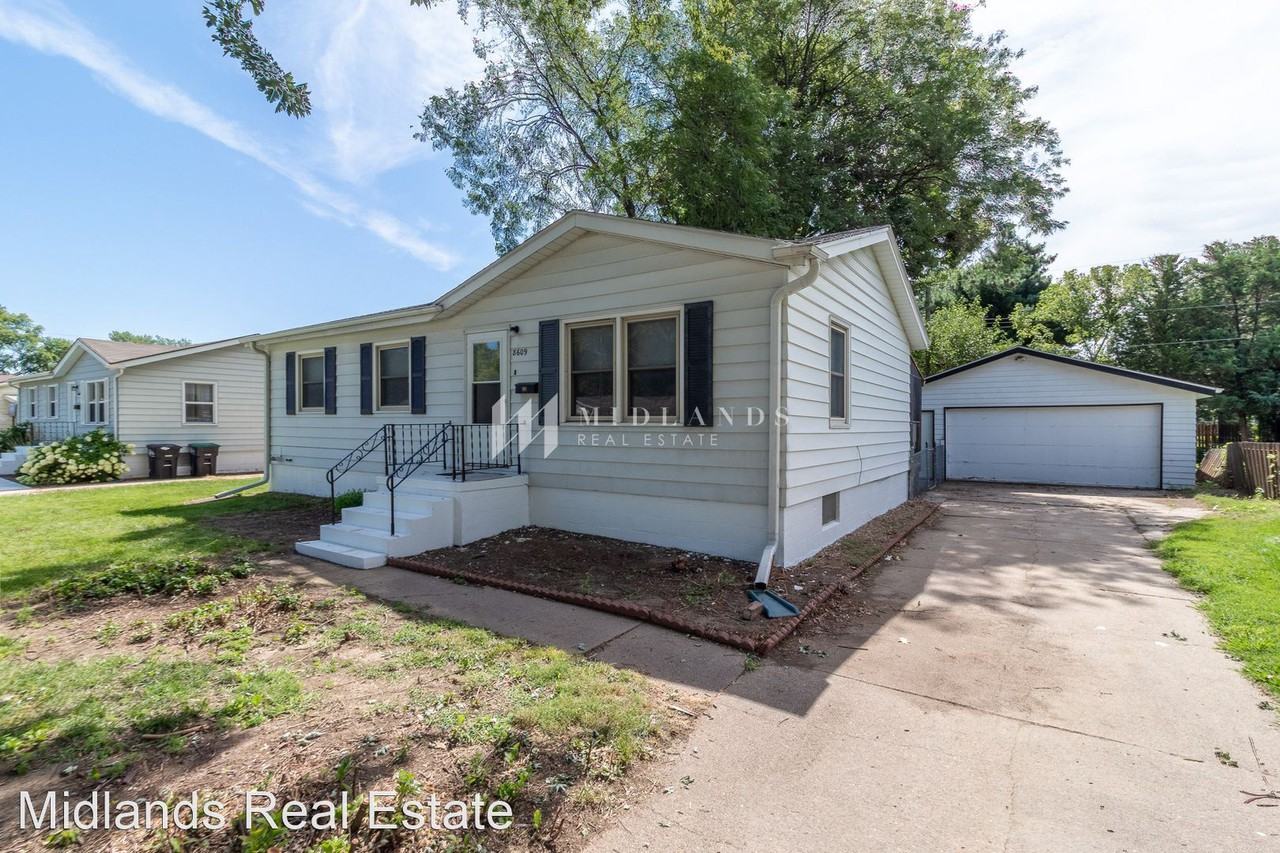 8609 B St - Photo 2 of 16