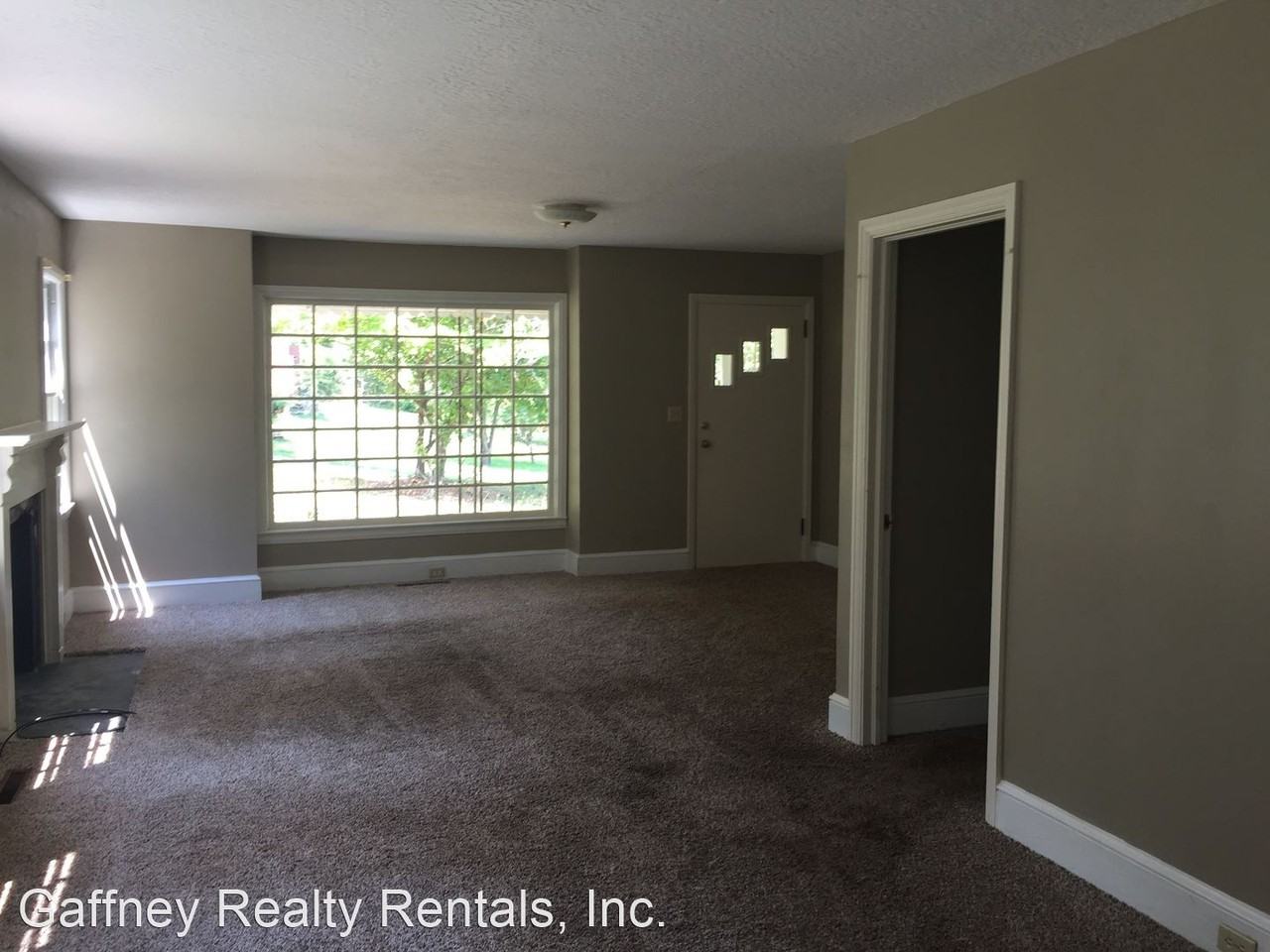 142 Sunset Dr - Photo 2 of 7