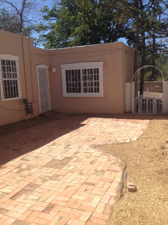 405 Girard Blvd SE - Photo 2 of 8