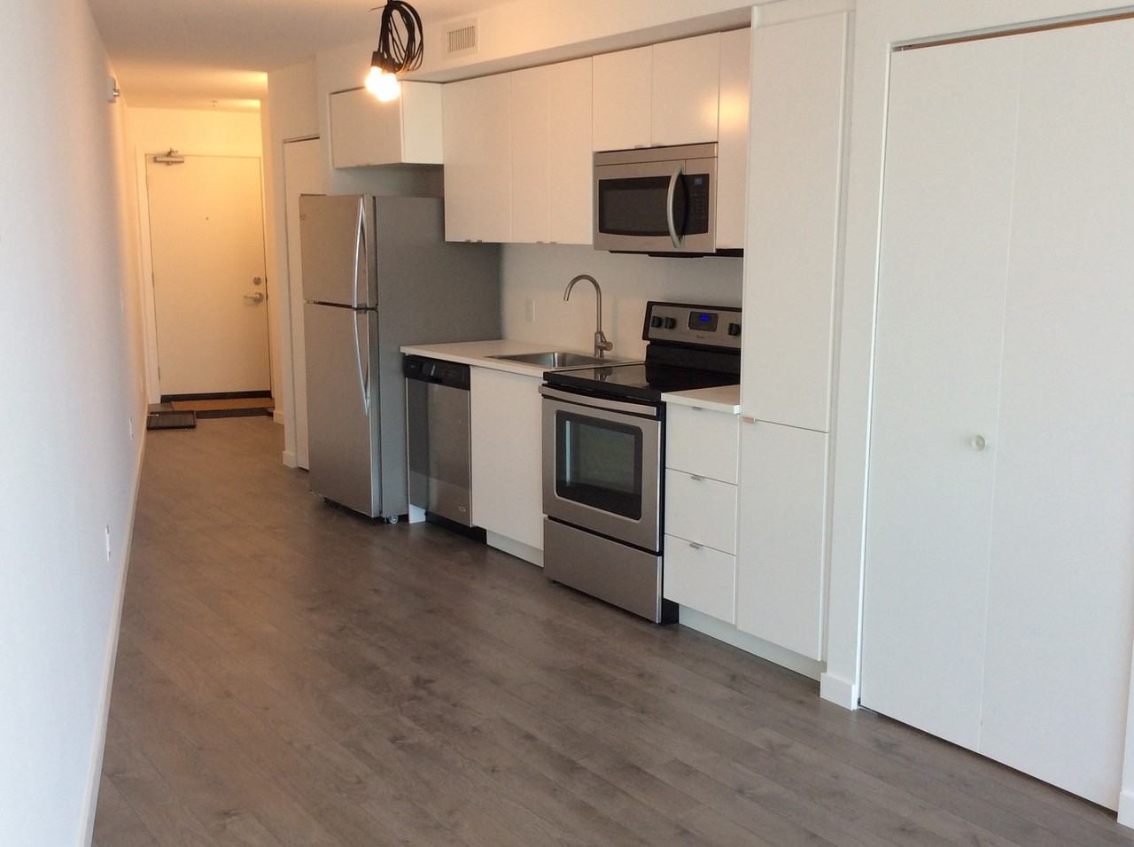 540 Waterfront Dr - Photo 2 of 7