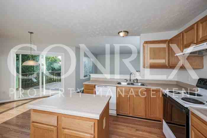 201 Lights Pointe Ct - Photo 2 of 6