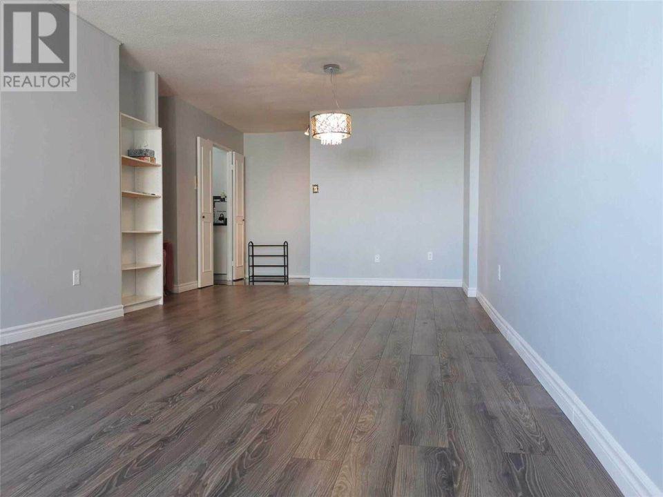 25 Silver Springs Boulevard - Photo 2 of 4