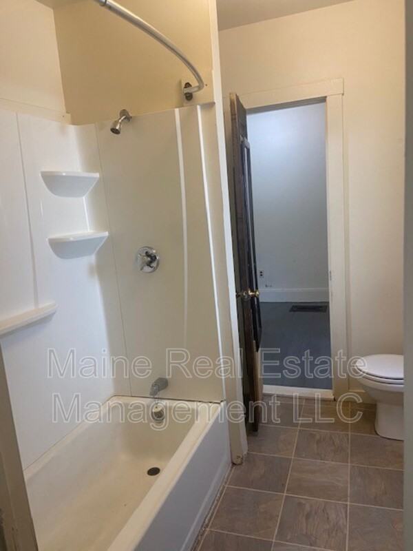 21 Clinton St #4, Bangor, ME 04401 - 2 Bedroom Apartment ...