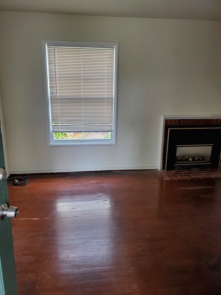 Duplex - Photo 2 of 11