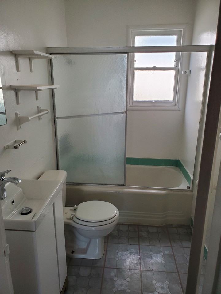 Duplex - Photo 7 of 11