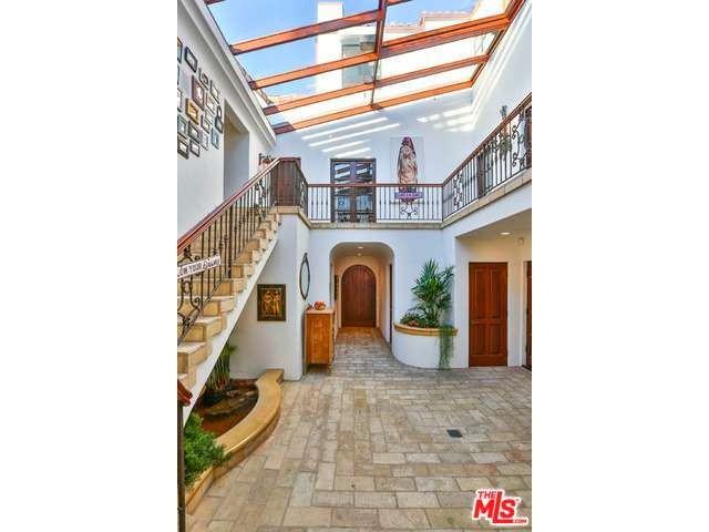 972 Palisades Beach Rd - Photo 3 of 37