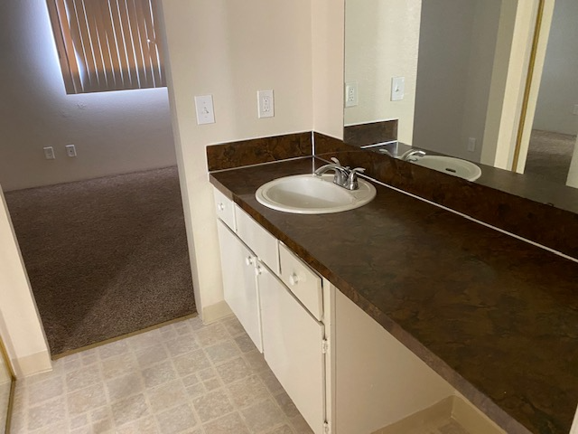 16964 Se Stark St - Photo 4 of 13