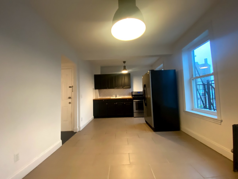 691 Bergen Ave #4 - Photo 3 of 12