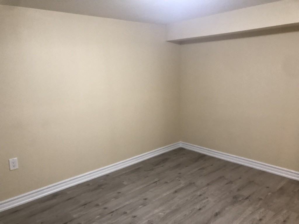 23 Willowhurst Cres #2 - Photo 4 of 22