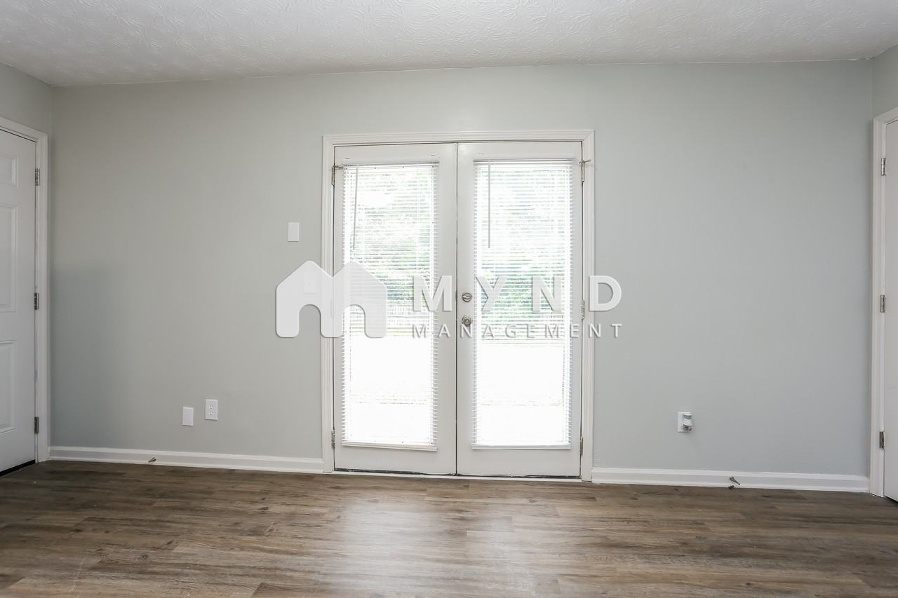 6746 Bent Creek Dr - Photo 3 of 17