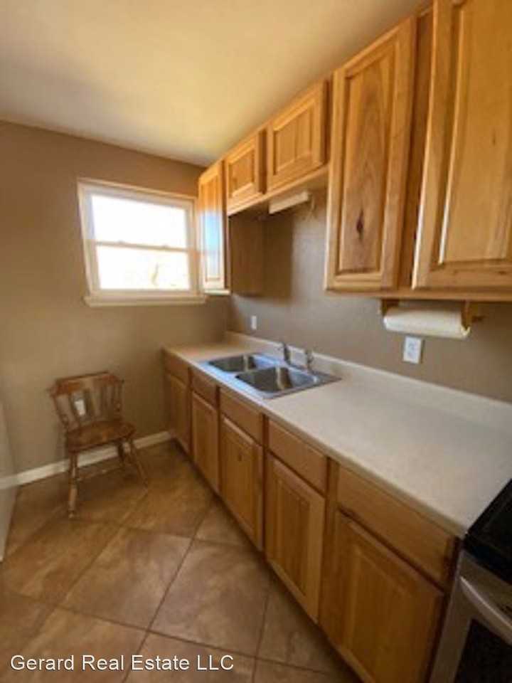 4758 N Clack St - Photo 3 of 14