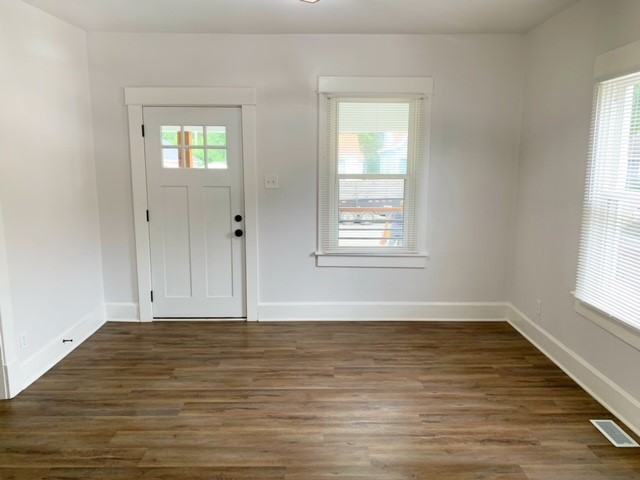 4436 Crittenden Ave - Photo 4 of 17