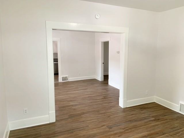 4436 Crittenden Ave - Photo 5 of 17