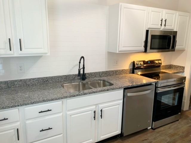 4436 Crittenden Ave - Photo 6 of 17