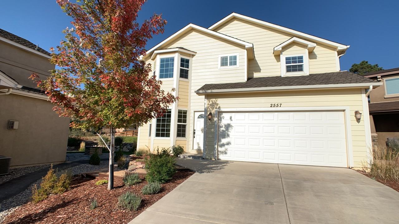 2557 Hot Springs Ct - Photo 2 of 13