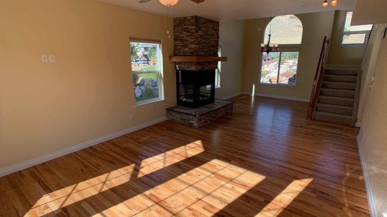 2557 Hot Springs Ct - Photo 3 of 13