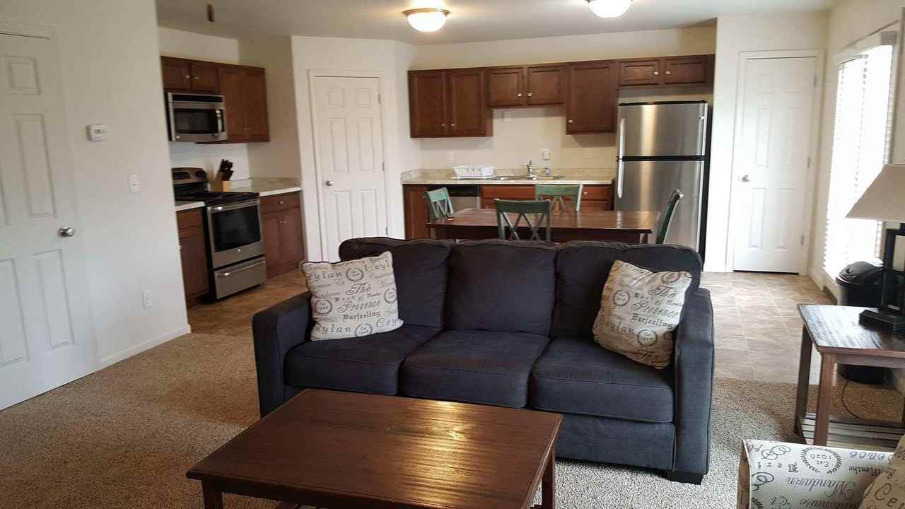 3213 11th Ave Ne - Photo 2 of 5