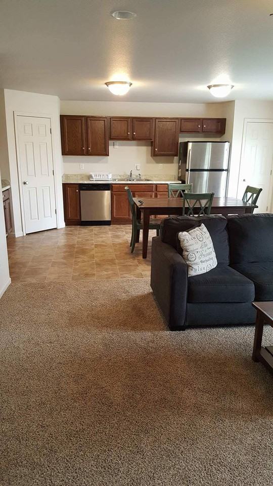 3213 11th Ave Ne - Photo 3 of 5